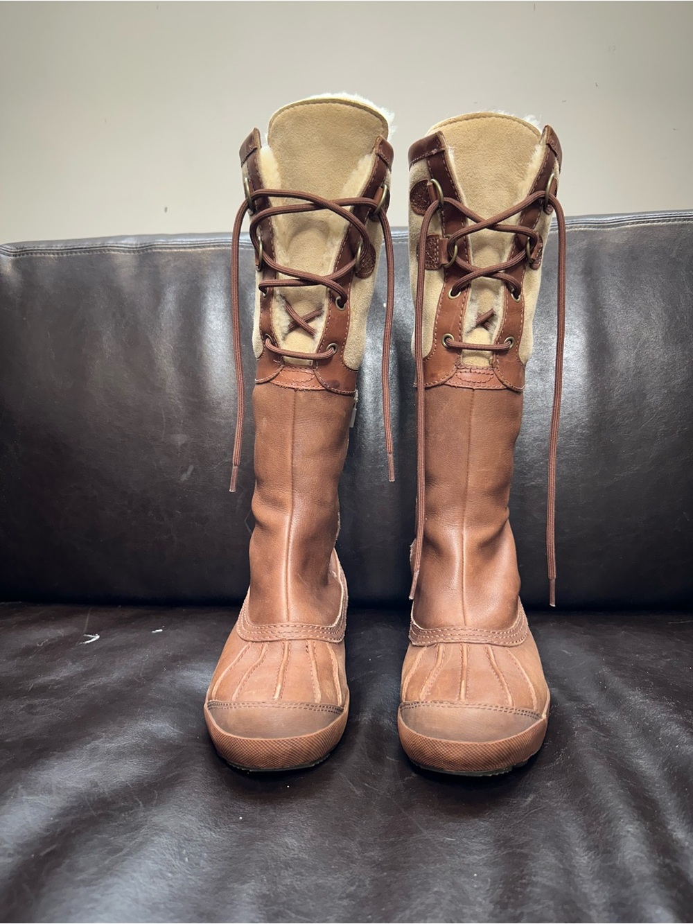 UGG Australia Belcloud Waterproof Leather & Shearling Duck Boots – Size 8.5
